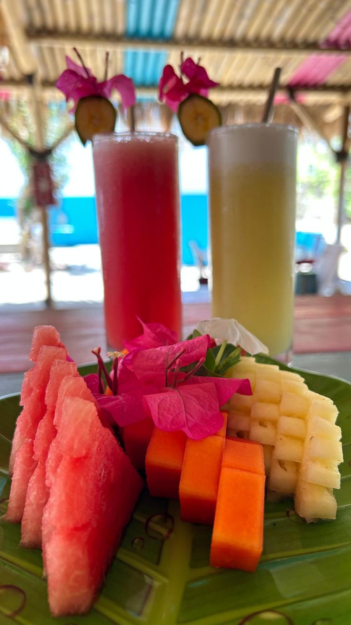 Meno Charm Hotel Gili Meno Bagian luar foto